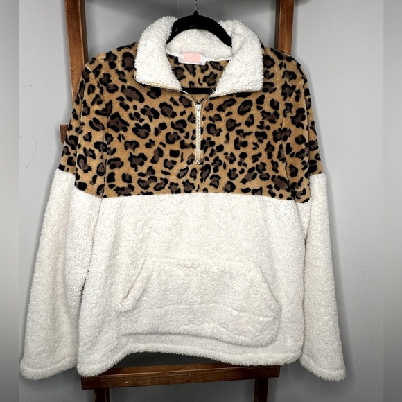 C+D+M Fuzzy Leopard Fleece pullover with half-zip - Picture 2 of 5